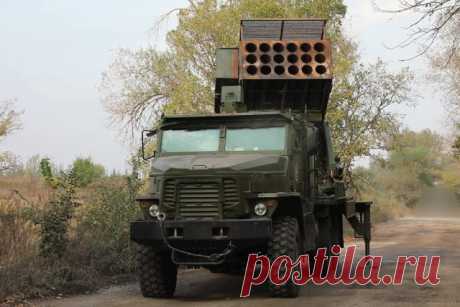 ВС РФ применили огнеметную систему «Тосочка» в зоне СВО. Расчет тяжелой огнеметной системы ТОС-2 «Тосочка» уничтожил скопление пехоты ВСУ в зоне специальной военной операции.