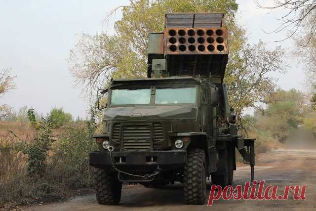 ВС РФ применили огнеметную систему «Тосочка» в зоне СВО. Расчет тяжелой огнеметной системы ТОС-2 «Тосочка» уничтожил скопление пехоты ВСУ в зоне специальной военной операции.