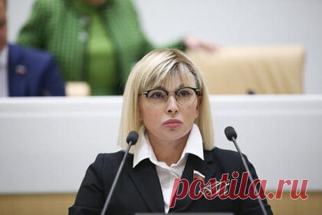 В Крыму назвали способ решения кризисной ситуации вокруг Украины. Разрешить критическую ситуацию вокруг Украины можно лишь с помощью отказа западных стран от расширения НАТО на восток. Такой способ назвал сенатор от Крыма Ольга Ковитиди. По ее словам, игнорирование США и другими государствами позиции России по укреплению безопасности привело к росту напряженности вокруг Украины.