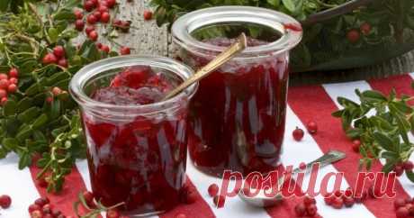 Заготовки из брусники на зиму – 17 рецептов вкусных и полезных закаток Вкусная и полезная брусника – достаточно распространенная в средней полосе ягода, из которой можно сделать заготовки на зиму. Перетертая с сахаром, моченая, заготовленная в собственном соку или без варки – эти и другие рецепты ищите в нашей подборке.