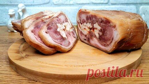 Рецепт: Рулька 2 кг (Чем мяснее рулька, тем вкуснее будет рулет) Филе куриной грудки 200 гр Соль, специи по вкусу Чеснок 3 зубчика Болгарский перец…