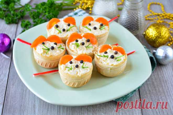 Тарталетки «Мышки» на Новый год – это вкусная и оригинальная закуска к праздничному застолью. Тарталетки выглядят нарядно и привлекательно, отличный перекус перед основными и горячими блюдами. Готовятся тарталетки с сыром, но вы можете проявить фантазию и приготовить любую начинку. Начинка с сыром, яйцами, майонезом и чесноком – отличное решение. Получается быстро и без хлопот. Такую […]