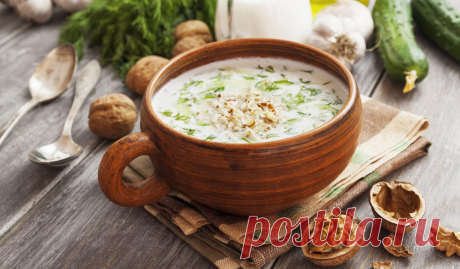 Холодный болгарский суп таратор с огурцами