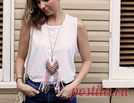 Необычное украшение в технике макраме