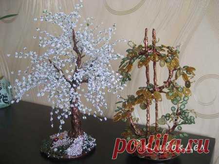 Деревья из бисера. Сакура, денежное дерево, клен - фото.