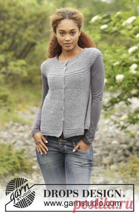 Жилетка Square Off

Размеры: S - M - L - XL - XXL - XXXL

Материалы: пряжа DROPS ALPACA 300-300-350-350-400-450 грамм сине-серой №8120,

круговые спицы (60 или 80 см) № 3 мм,

вспомогательные спицы для вязания «кос»,

белые перламутровые пуговицы: 7-7-7-8-8-8 шт.

Плотность вязания - 24 петли x 48 рядов платочной вязкой = 10 x 10 см.

Платочная вязка (при вязании поворотными рядами):

все ряды вяжите лицевыми петлями. 1 ряд платочной вязки = 2 ряда лицевых петель.

Узор:

...