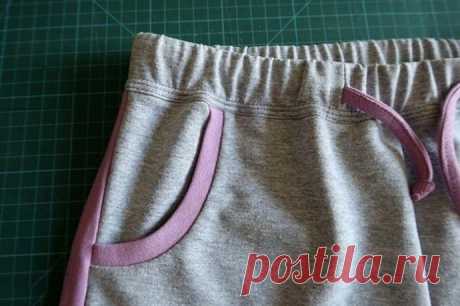 ​Карманы в трикотажных брюках