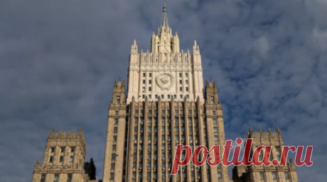 МИД России: украинский БПЛА врезался в склад ядерных отходов на Курской АЭС. Один из БПЛА Киева, атаковавших Курскую АЭС, врезался в склад ядерных отходов, два другие упали на комплекс административных зданий станции, заявила официальный представитель МИД России Мария Захарова. Читать далее