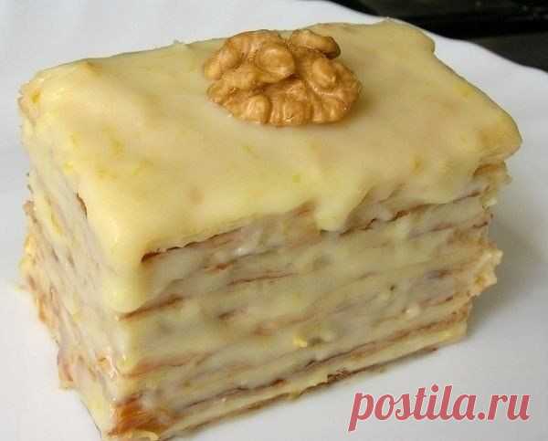 Слоеное пирожное со сгущенкой.