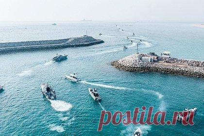 Названа причина спора России и Ирана вокруг островов. РФ надеется на дипломатическое урегулирование спора из-за островов Абу-Муса, Малый Томб и Большой Томб в Персидском заливе из-за желания сотрудничать как с Ираном, так и с арабским миром, заявила кандидат исторических наук, доцент Кафедры экономики и экономической географии стран Азии и Африки (ИСАА) МГУ Елена Дунаева.