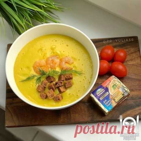 Сырно-овощной суп
Вкуснятина!
К/Б/Ж/У - на 100грамм - 28.46 ккал/1.74/0.81/3.93

Ингредиенты:
- Брокколи 250г
- Цветная капуста 250г
- Картофель 200г
- Морковь 150г
- Лук 50г
- Сыр для горячих блюд сливочно-сырный 2 шт
- Вода 2л
- Соль, перец, копченая паприка.
За рецепт спасибо группе Диетические рецепты

Приготовление:
1. Овощи измельчаем и варим до готовности ~15минут.
2. Сыр для горячих блюд сливочно-сырный нарезаем кубиками и добавляем его к овощам.
3. Даём сыру раста...