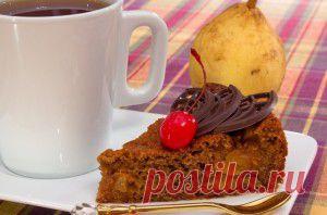 Шоколадный пирог с карамелизированными грушами