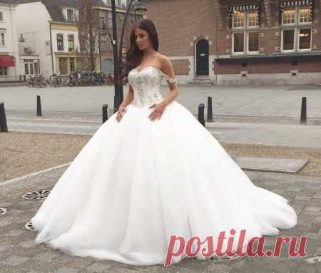balnye-svadebnye-platya-ochen-pyshnyj-fason-dlya-princess.jpg (450×383)
