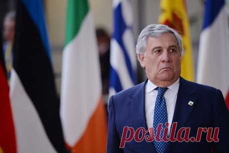 МИД Италии высказался о переговорах по Украине. Глава МИД Италии Антонио Таяни заявил, что Рим работает над созданием пространства для диалога по Украине, но сейчас условия для переговоров неблагоприятные. «Мы поддерживаем &quot;формулу мира&quot; президента Украины Владимира Зеленского», — высказался дипломат в разговоре с журналистами.