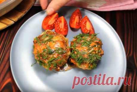 Тефтели готовятся просто и быстро, а получаются очень вкусно. Кроме фарша, можно добавить еще и грибочки. Для приготовления вам потребуются такие ингредиенты: — фарш, 350 г; — лук, 1 шт; […]