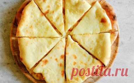 Как приготовить осетинский пирог с картошкой и сыром рецепт в духовке в домашних условиях. Осетинский пирог – выпечка со вкусом традиций, заботы и любви к своему делу. Вы это ощутите, когда будете месить тесто, укладывать начинку и формировать заветный пирог. Обещаю . Главная особенность пирога в том, что начинки должно быть столько же или чуть больше, чем теста. Из данного кол-ва получается 3 пирога. Мы часть ели на следующий день, вкус великолепен, нужно только разогреть...