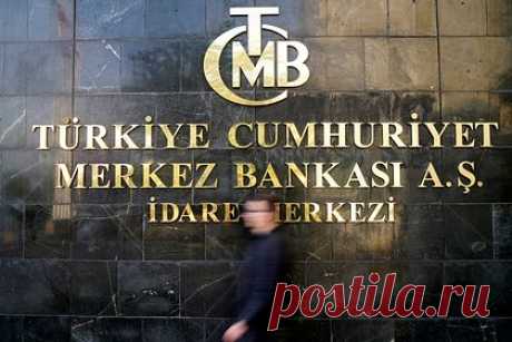 В Турции продолжили повышать ключевую ставку. Центральный банк Турции поднял ключевую ставку с 25 до 30 процентов. Регулятор продолжил ужесточение денежно-кредитной политики, чтобы справиться с растущей инфляцией, которая в начале августа разогналась до 60 процентов. Ранее Центробанк несколько раз увеличивал ставку, самое резкое повышение составило 7,5 пункта.