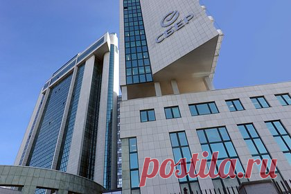 Акции Сбербанка выросли. Акции Сбербанка выросли на 8,33 процента, до 190,06 рубля за бумагу, свидетельствуют данные торгов на Московской бирже по состоянию на 14:03 мск. Котировки ускорили заявления главы Сбербанка Германа Грефа о том, что банк может направить рекордные 565 миллиардов рублей на дивиденды, или 25 рублей на одну акцию.