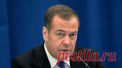 Медведев назвал премьера Италии тупицей после её слов о России и ХАМАС. Зампредседателя Совбеза России Дмитрий Медведев назвал премьера Италии Джорджу Мелони тупицей после её слов о роли России в нападении ХАМАС на Израиль. Читать далее