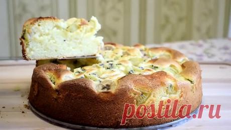 Пышный пирог с фруктами.