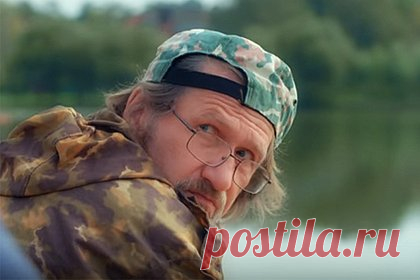 Стала известна причина смерти обнаруженного в квартире актера «Физрука». Стала известна причина смерти 64-летнего российского актера Владимира Ипатова, тело которого было обнаружено в его московской квартире спустя месяц после смерти. Артист скончался от острой сердечно-сосудистой недостаточности. Наибольшую популярность Ипатов получил после съемок в сериалах «Физрук» и «Папины дочки».