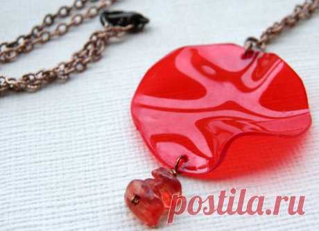 Red_pet_bottle_necklace_ByRees_4 | Flickr - Photo Sharing!