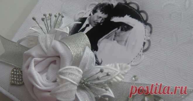 Альбом на серебряную годовщину свадьбы Доброго времени суток!  Буду краткой.... :) Альбомчик на серебряную свадьбу в подарок  Обложка      Размер 20х20... не большой такой историч...