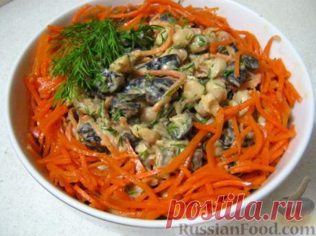 Рецепт: Салат "Каприз" с корейской морковью и черносливом на RussianFood.com