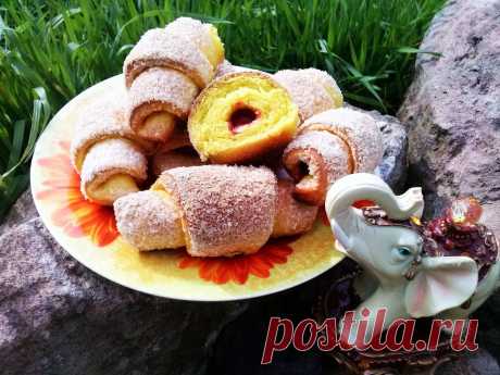 Сахарные рогалики , пальчики -- с начинкой вишней .Очень вкусно!
Sugar rolls, fingers - with cherry filling. Very delicious!
Bagels de sucre, doigts - cerise farcie .Très savoureux!