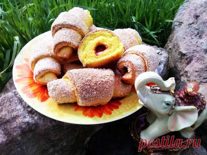 Сахарные рогалики , пальчики -- с начинкой вишней .Очень вкусно!
Sugar rolls, fingers - with cherry filling. Very delicious!
Bagels de sucre, doigts - cerise farcie .Très savoureux!