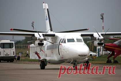 Стали известны подробности катастрофы с L-410 под Иркутском. Из 16 человек, которые находились на борту упавшего под Иркутском самолета L-410, выжили четыре, один пострадал, а 11 зажаты в салоне. Их состояние не уточняется. По данным ТАСС, борт разрушился при жесткой посадке, пассажиры пытались спастись, выпрыгивая из окон.