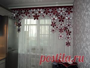 Бело-цветочные шторы для кухни