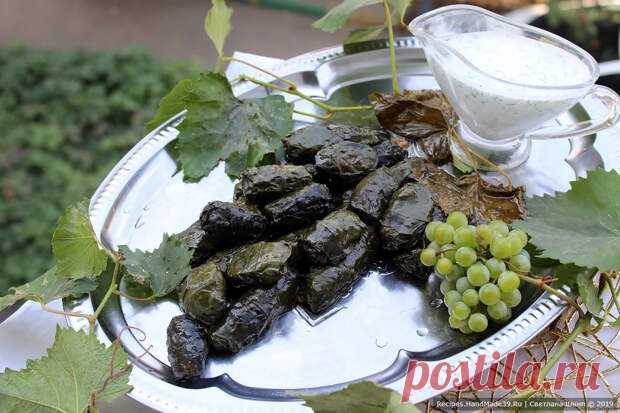 Долма в свекольных листьях - Вкусно с Любовью - медиаплатформа МирТесен Долма из свекольных листьев – отличный вариант, когда хочется маленьких аппетитных голубцов, но достать виноградные листья негде. Свекольные листья по вкусовым качествам ничуть не хуже виноградных. Не отказывайте себе в возможности разнообразить своё меню.Фарш для долмы может быть разным, на ваше