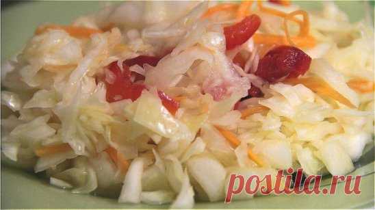 Если Вы еще НЕ ГОТОВИЛИ эту КАПУСТУ, то СРОЧНО на кухню! Ну, ОООЧЕНЬ ВКУСНАЯ КАПУСТА ПРОВАНСАЛЬ.
https://www.youtube.com/watch?v=razWCnW_Hv0&list=PLqCZWqsWs4QI6ReM6GbHSZip4TAql3DTa&index=2&t=4s
Капуста на зиму уже заготовлена (далее ссылочки на рецепты - капуста на зиму в банках, квашеная капуста на зиму, маринованная капуста на зиму и многие другие). Но вкусная капуста уже сейчас может занять достойное место на Вашем столе. И этот салат из капусты как нельзя лучше для этого подходит. Капуста Пр