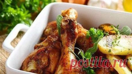 Ароматная курица с картофелем по-итальянски

Предлагаю чудесный рецепт ароматной курицы по-итальянски.

Для приготовления этого аппетитного и совсем несложного блюда вам понадобится (из расчёта на 6 порций):

1,5 кг куриных бедер или голеней
1 столовая ложка оливкового масла MIKADO
1 пучок зеленого лука
500 г картофеля (желательно мелкого)
6 зубчиков чеснока
2 ч