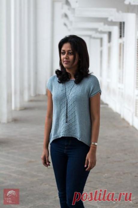 Модный топ Лето 16 Модный вязаный спицами женский топ Лето 16-го. Новые модели для жарких месяцев свободны и удобны. Представляем бокси-топ от индийского дизайнера Нидхи Каншал, которая знает какими должны быть летние модели для женщин.