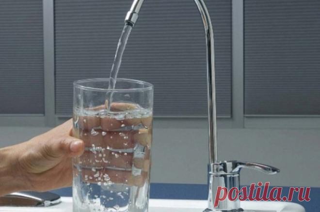 Власти Израиля поручили немедленно перекрыть поставки воды в сектор Газа. Министр энергетики Исраэль Кац отметил, что подача электроэнергии и топлива была прекращена два дня назад.