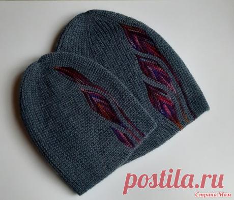 Family look Family look Две шапочки,связаны крючком,соединительными столбиками. Пряжа-Arwetta classic ,210m/50g. КрючокN3,0 На комплект ушло 2мотка однотонной пряжи и немного секционной пряжи.