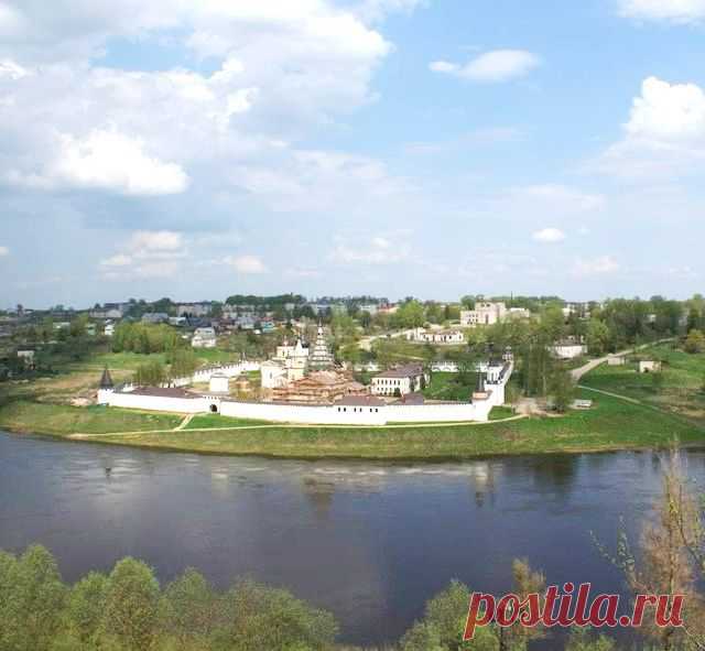 ЗАВИДОВСКИЕ ЧУДЕСА И ТАЙНЫ ЛЮБИМ ГОРОДА ( С МОНАСТЫРСКИМ ОБЕДОМ)
В программу этой экскурсии входит обзорная экскурсия по Старице, посещение Свято-Успенского монастыря. Здесь вы сможете отведать монастырский обед в настоящей трапезной, а желающие посетят купель. В подарок из этой экскурсии каждый привезут Завидовскую Чудотворную икону Тихвинской Божией матери.