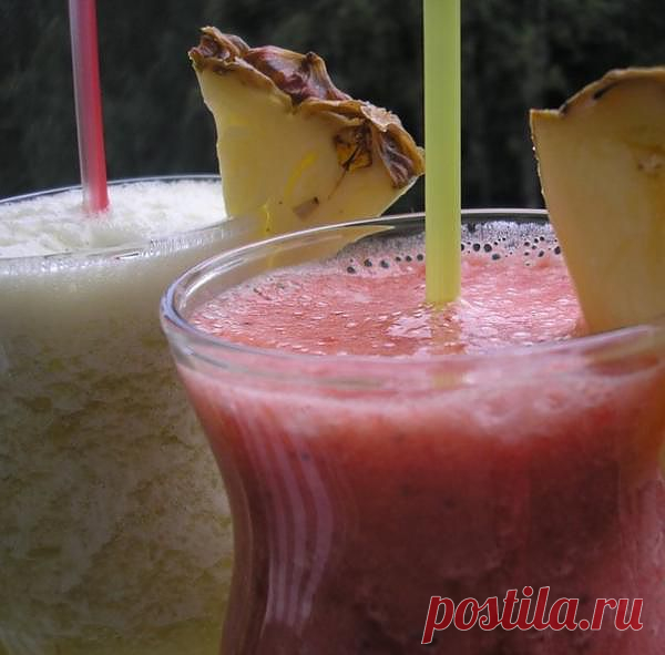 Фруктовый смузи с бананом, клубникой и ананасом - Kulinarnyj-Recept.��