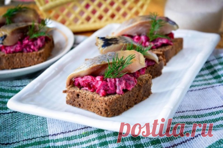 Бутерброды со свеклой и селедкой — Домашняя кулинария