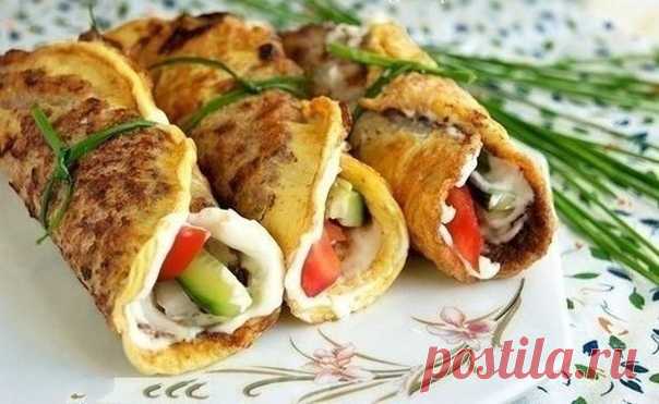 Бризоль. Нежно и безумно вкусно 

на 100 грамм - 183.69 ккалБ/Ж/У - 12.1/14.02/1.28

Ингредиенты:
фарш говяжий - 800 г,
сметан нежирная - 200 г,
крупные помидоры - 2 шт.,
чеснок - 3-4 зубчика,
яйца - 10 штук,
масло оливковое для жарки,
зелень, соль, перец

Приготовление:
Фарш пропускаем через мясорубку 2-3 раза, добавляем соль, перец и одно яйцо. Хорошо вымешиваем. Фарш разделить на 10-13 шариков. Яйца взбить венчиком (сразу 10 не взбивайте, начните с 7, потом, если что, д...