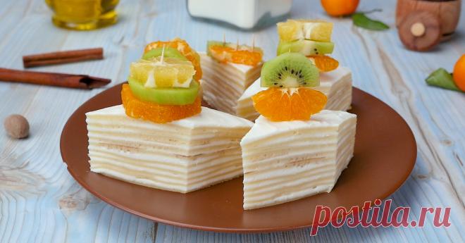 Тортинки с творогом и фруктами. Всё-таки вместо привычного бисквитного теста стоит приготовить блинное! Эффектно и вкус потрясный.