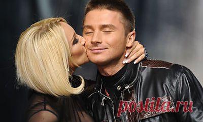 Лера Кудрявцева вернулась к бывшему возлюбленныму – Сергею Лазареву 

Их сладкие отношения многие вспоминают с ностальгией, но после того как Кудрявцева и Лазарев официально расстались, их редко видели вместе. После разрыва с певцом Лера вступила в брак, общение и вовсе прекратилось. Впрочем, спустя какое-то время дружеские отношения между бывшими любовниками стали постепенно налаживаться: они позировали на светских мероприятиях, а затем и вовсе вместе вышли на сцену на концерте «Песня года».