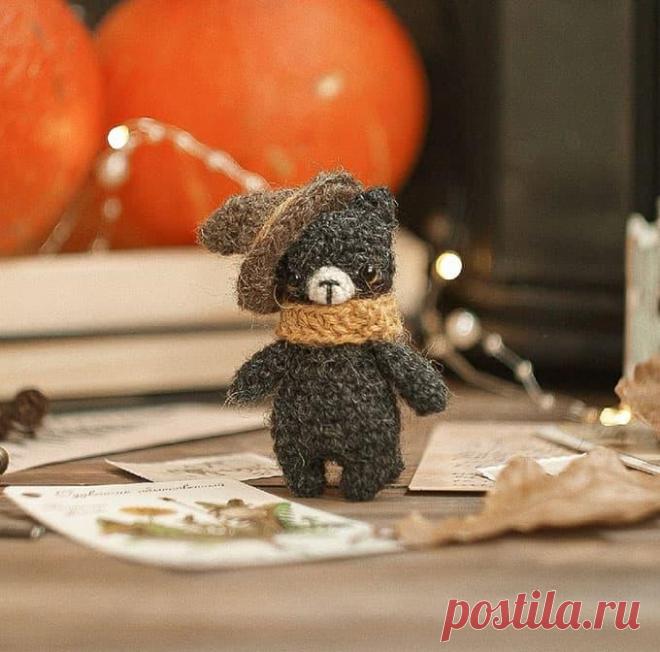 Мини котик в шляпе крючком. Амигуруми схемы и описания. Автор: Petit Cutie | IRINELY.ART