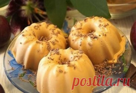 СуперВкусное МОРОЖЕНОЕ без яиц и сливок.Готовится мгновенно!  Мороженое крем-брюле из творога. Это прекрасный способ ввести в рацион творог, который часто в чистом виде не очень любят дети. Мороженое получается очень вкусное, нежное. И еще полезное! Готовится легко, можно добавлять разнообразные ингредиенты по вкусу. ИНГРЕДИЕНТЫ. Творог 5-9% — 200 гр.  Вареное сгущённое молоко — 150 гр.  Молоко – 50 мл. Тщательно перемешаем творог с помощью погружного блендера. Чем жирнее ...