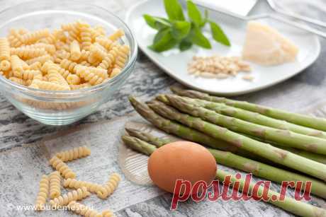 Фузилли с кремом из спаржи и яйца - Будем есть