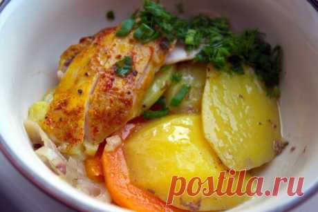 Ленивая курица с овощами в духовке Подготовить и забыть Привет, друзья! :) Сегодня – очень простой рецепт курицы в духовке, которую готовил вчера при практически полном отсутствии времени на саму готовку. Я уверен, что большинство из вас готовит точно так же, но я хочу рассказать, в каком порядке располагать продукты, чтобы...