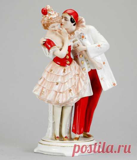 ༺🌸༻Шедевры Royal Dux Bohemia

Среди производителей фарфора Royal Dux Bohemia (Австро-Венгрия) принадлежит почетное место. Более полутора веков под известной маркой выпускаются кофейные сервизы, тарелки, чашки, блюда, вазы, статуэтки. Сегодня на границе Чехии и Германии, недалеко от Карловых Вар в замке Клаштерец-над-Огржи расположена одна из крупнейших коллекций керамики, в которой наряду с работами китайских мастеров представлены первые образцы чешского фарфора, изготовленны...
