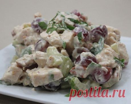 Салат из куриной грудки с виноградом и сельдереем